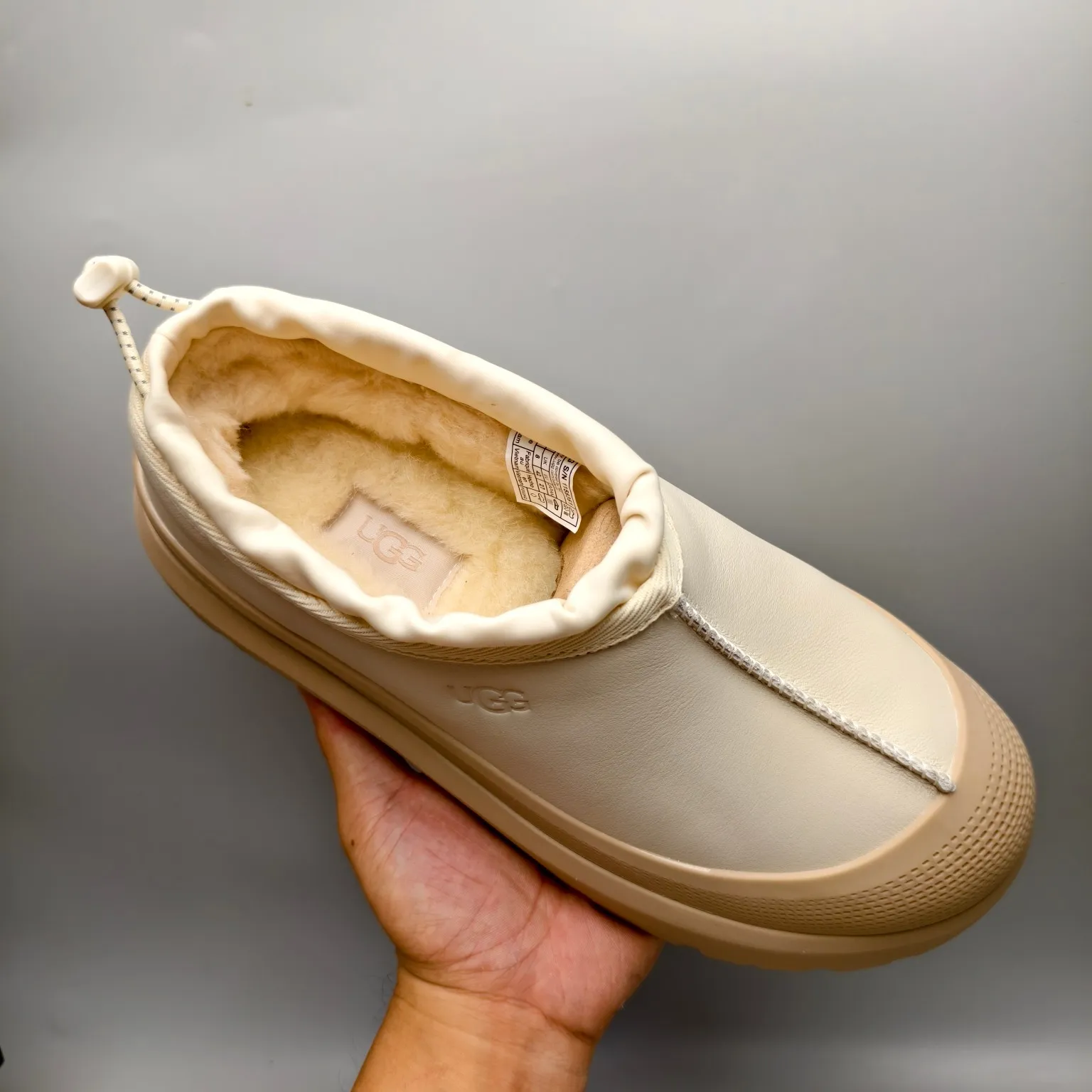 💰560 UGG sheepskin all-in-one snow boots 8351 Slip-on leather casual boots for men and women Color: White Black Number: 35-46
